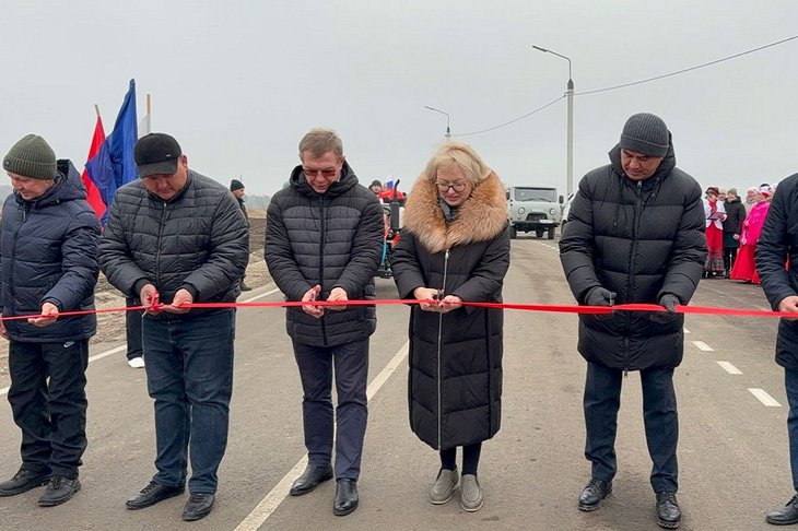 Торжественное открытие отремонтированной дороги. Фото пресс-службы правительства Иркутской области