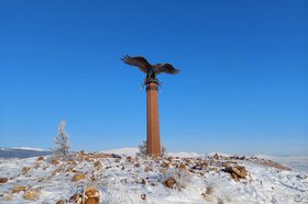Скульптура «Орел» в Тажеранской степи. Фото Екатерины Емелиной, IRK.ru