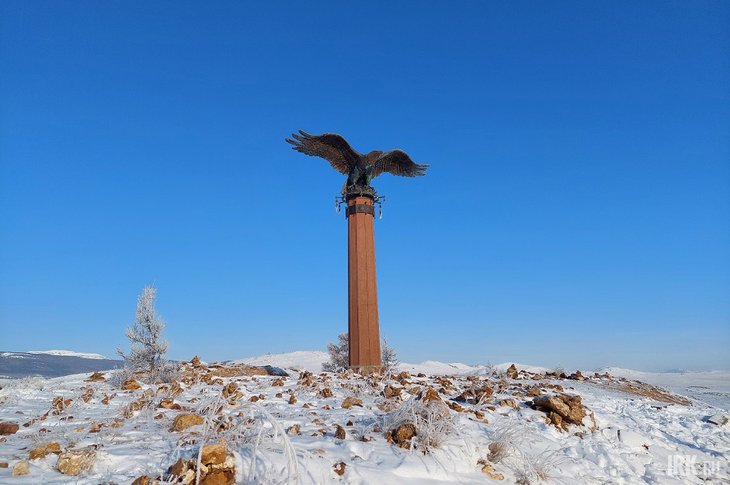 Скульптура «Орел» в Тажеранской степи. Фото Екатерины Емелиной, IRK.ru