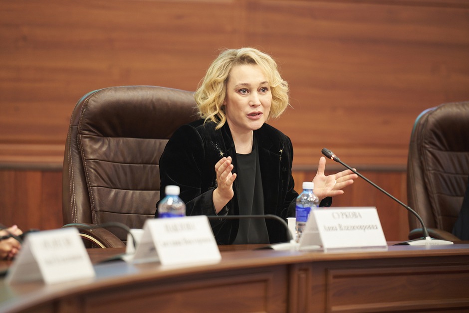 Анна Суркова, генеральный директор IRK.ru: «После трех выставок появилось представление, каким должен быть онлайн-проект. Большую поддержку в реализации этой идеи оказал Институт развития интернета».