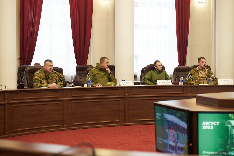 На мероприятии также присутствовали герои «Весточки» — участники спецоперации.