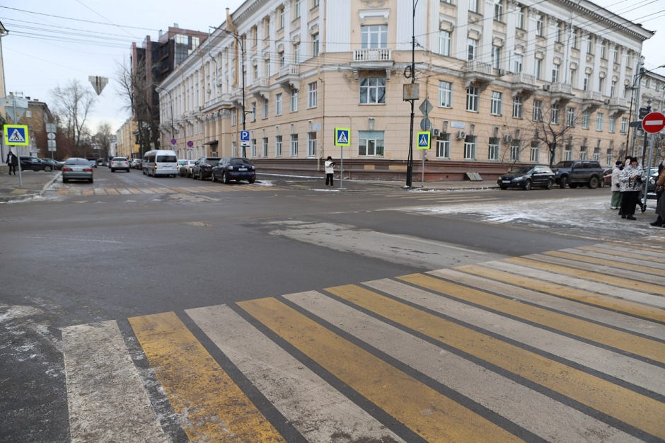 Перекресток на улице Горького Перекресток на улице Горького