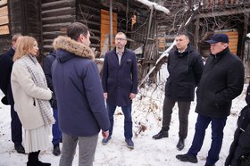 Депутаты Заксобрания посетили памятник культуры в Иркутске. Фото IRK.ru