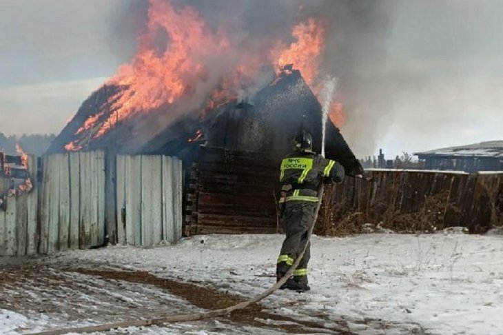 Пожар в частном доме. Фото пресс-службы ГУ МЧС России по Иркутской области