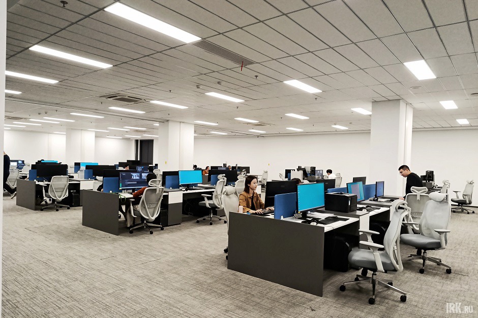 В компании работает более тысячи сотрудников