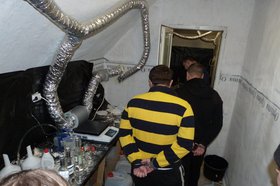 Задержание подозреваемых в производстве наркотиков в Иркутском районе. Фото пресс-службы УФСБ России по Иркутской области
