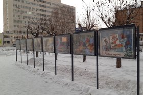 Стенды с открытками. Фото пресс-службы мэрии Братска