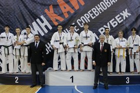 Награждение победителей. Фото федерации киокусинкай Иркутской области