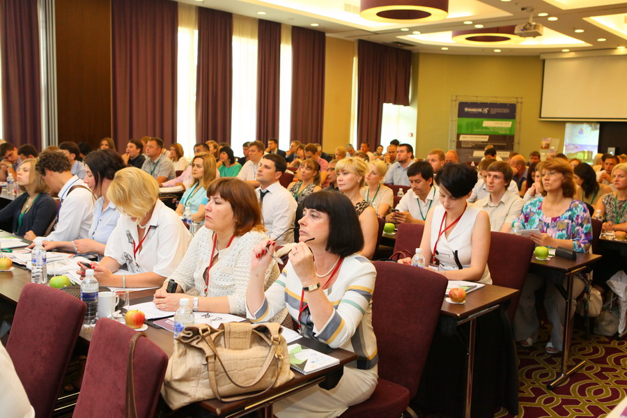 Многочисленная аудитория Саммита