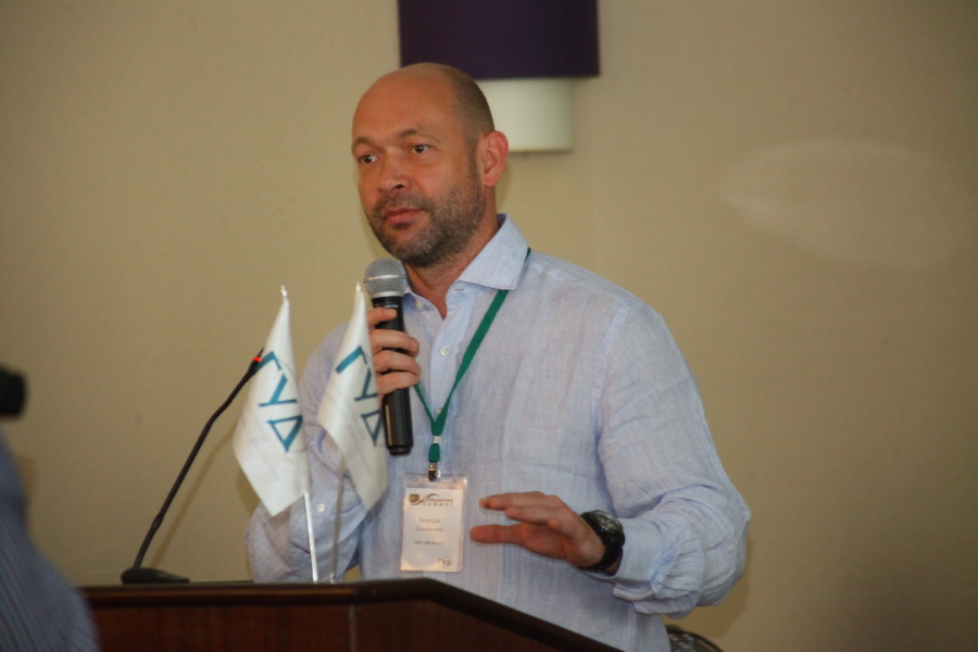 Вячеслав Семененко (Санкт-Петербург) рассказываект о модернизации социальной и коммерческой инфраструктуры городов