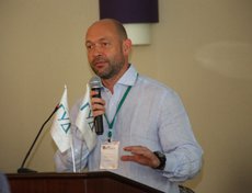 Вячеслав Семененко (Санкт-Петербург) рассказываект о модернизации социальной и коммерческой инфраструктуры городов