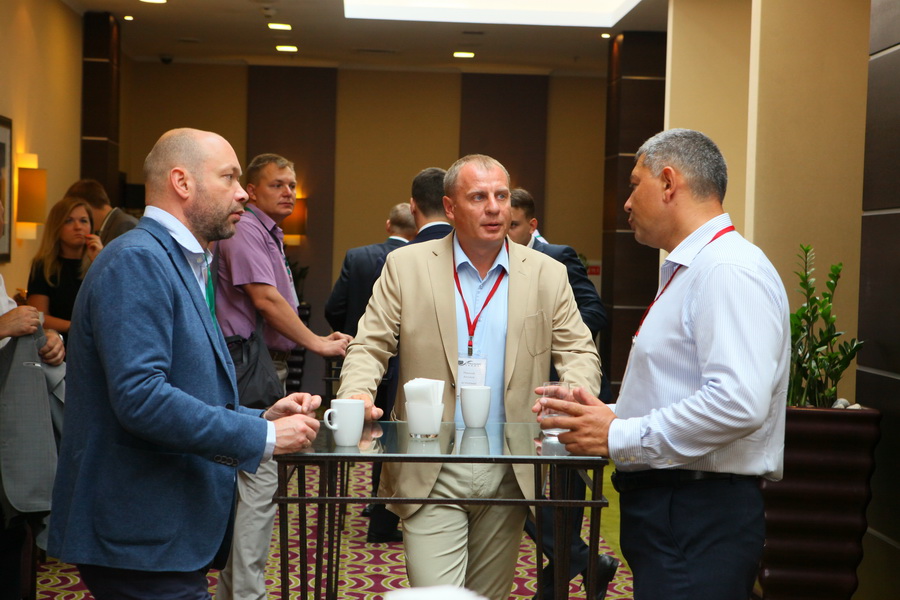 Кофе-брейки проходят в обсуждениях и беседах