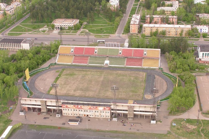 Ангарск стадионы. Стадион Ангара Ангарск. Стадион Ангара Ангарск каток.