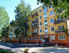 В здании на улице Дальневосточной завершены работы ремонту крыши и фасада.