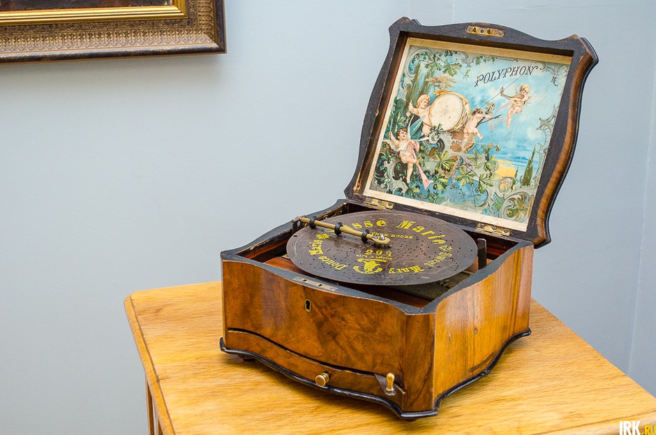 Музыкальная шкатулка 19 век.