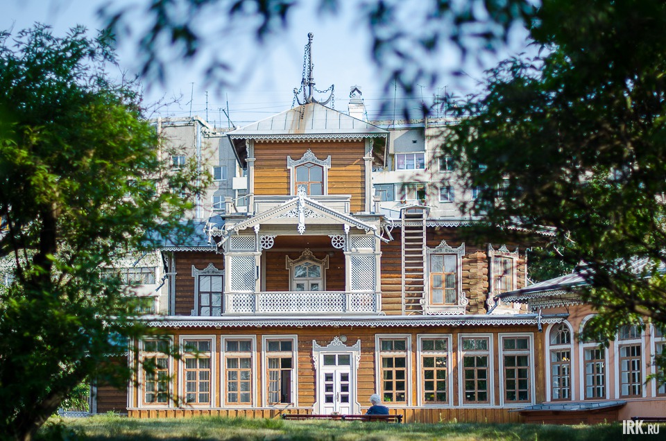 Прогуляться по усадьбе Владимира Платоновича Сукачева может любой желающий ежедневно с 8:00 до 18:00.