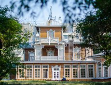 Прогуляться по усадьбе Владимира Платоновича Сукачева может любой желающий ежедневно с 8:00 до 18:00.