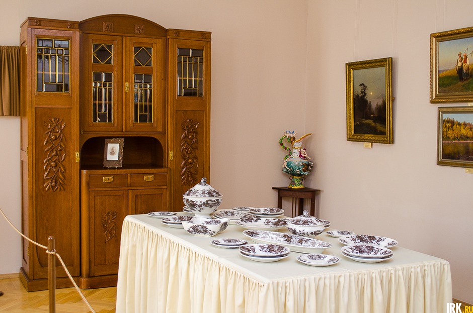 Кухонная мебель и посуда, все экспонаты 19 века.