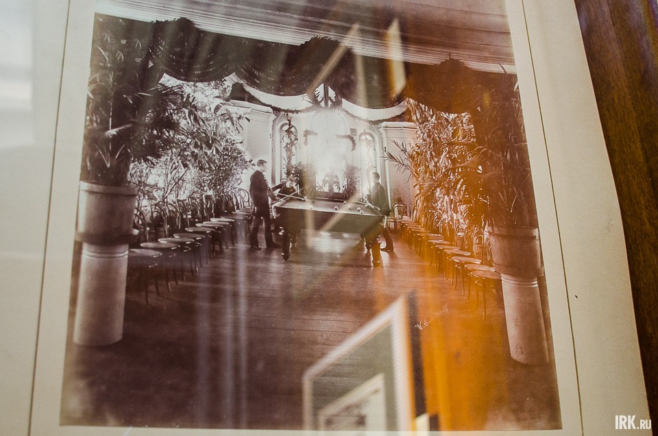 Здесь есть зимний сад. Вот так он выглядел раньше.