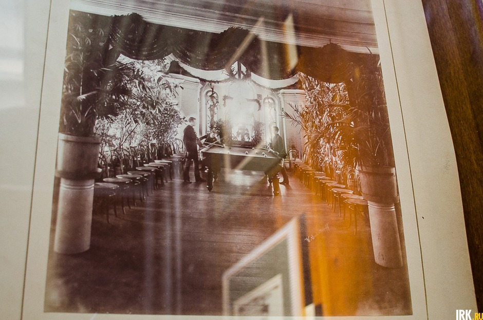 Здесь есть зимний сад. Вот так он выглядел раньше.