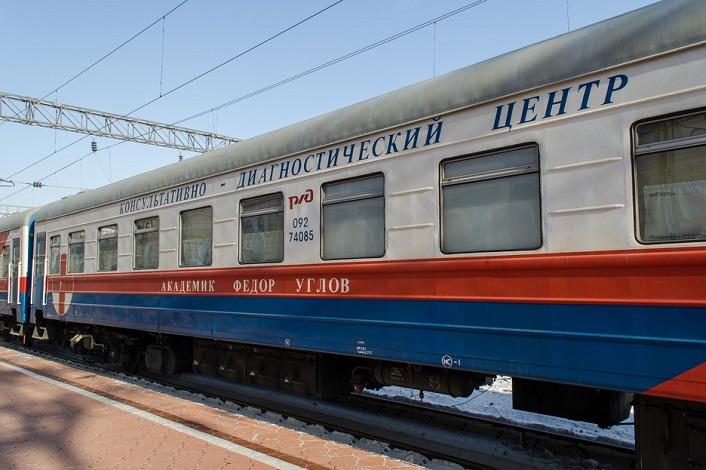 Поезд. Фото Ильи Татарникова