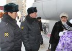 Полицейские и горожане. Фото пресс-службы ГУ МВД России по Иркутской области