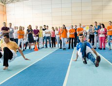 Папы не остались в стороне и тоже приняли участие в забеге.