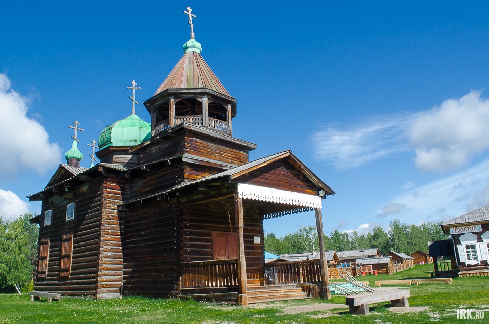 Дядинская церковь из Жигаловского района. В 90-е годы она была задействована в съемках фильма «Сны о России». Перевезти сюда памятник помог «Ленфильм».