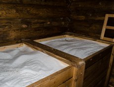 Здесь стоят короба с настоящей солью.