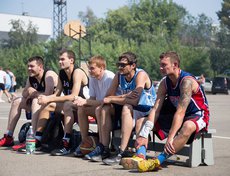 8 августа все желающие могли могли принять участие в любительском турнире по баскетболу «Оранжевый мяч». Соревнования проходили на роллердроме стадиона «Труд».