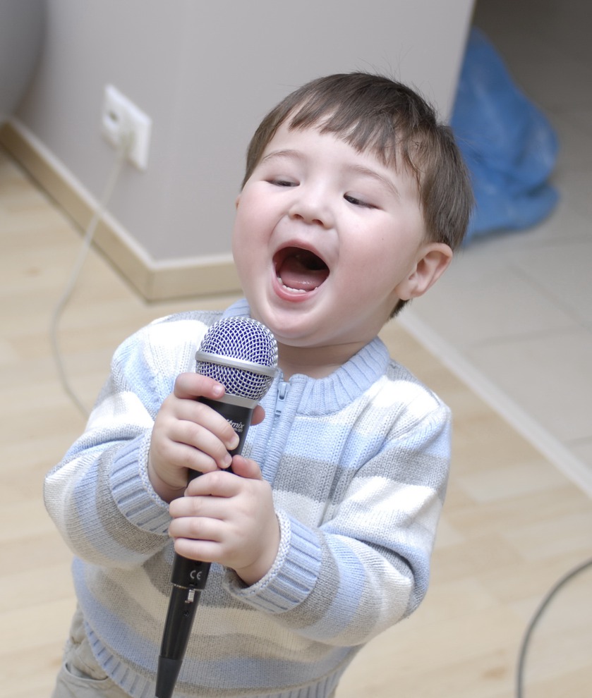 Георгий, 2 года. «Владеющий чарами песен, Душою владеет любой». Фото прислала мама Татьяна