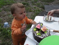 «А я ежик, носом свечки дую!» Фото прислала Настя Антонюк