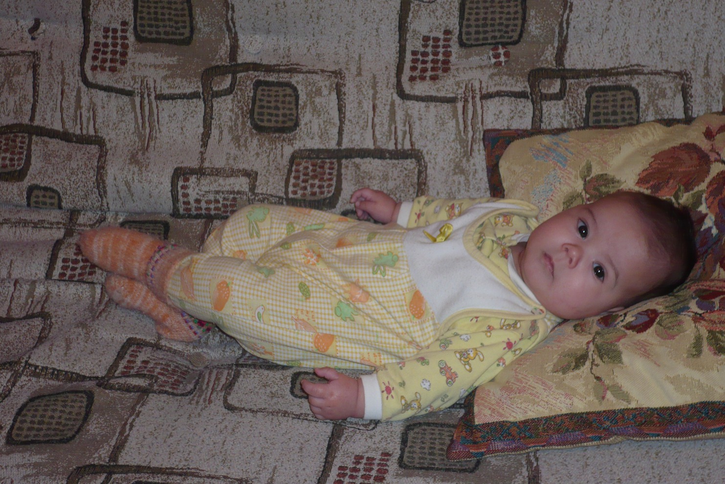 Таисия, 8 месяцев. «Уф, наелась. Полежу, чтобы жирок завязался». Фото прислала Натали