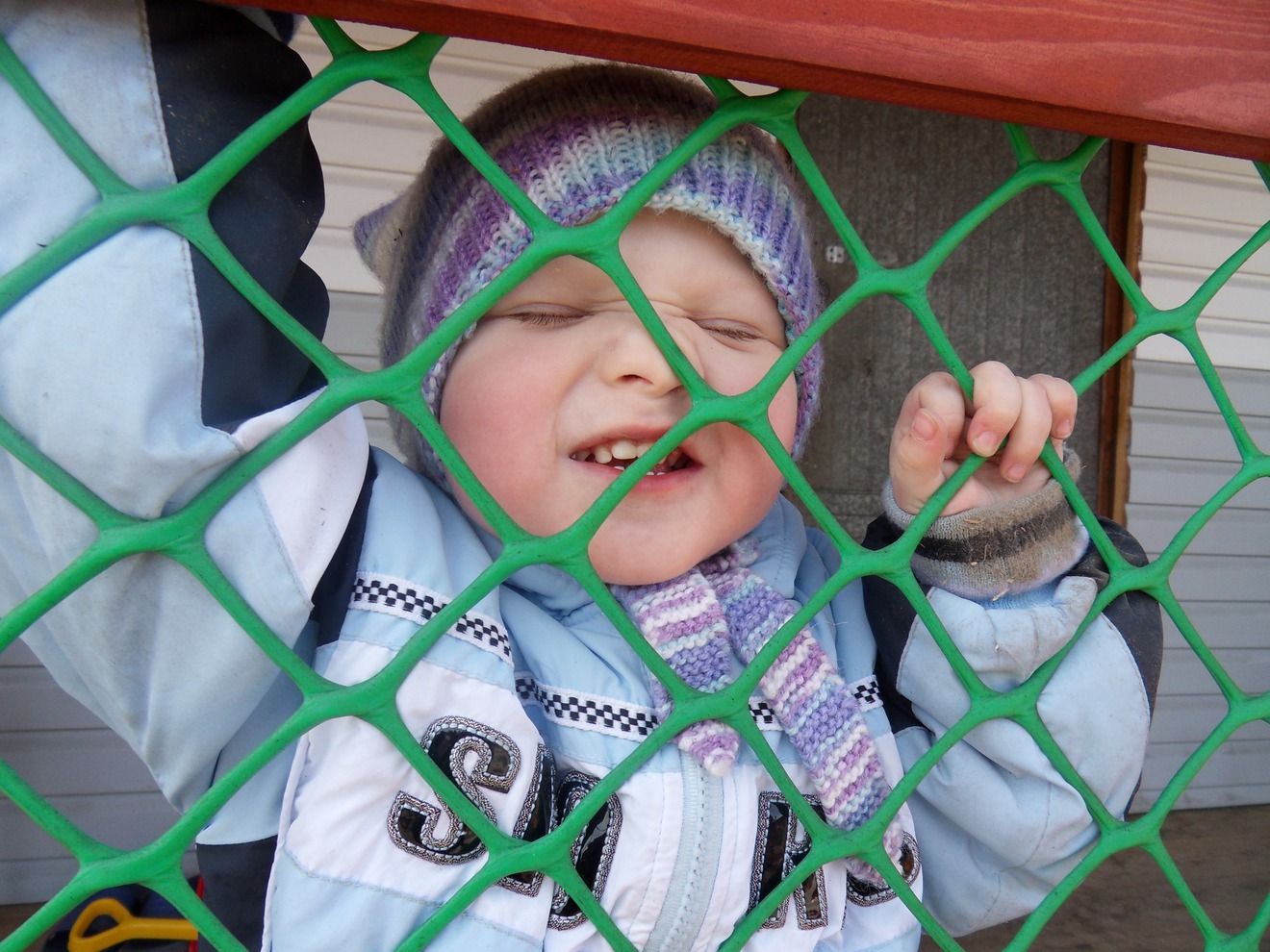 Ванюшка на прогулке. «Я злой и страшный серый волк!». Фото прислала Марина