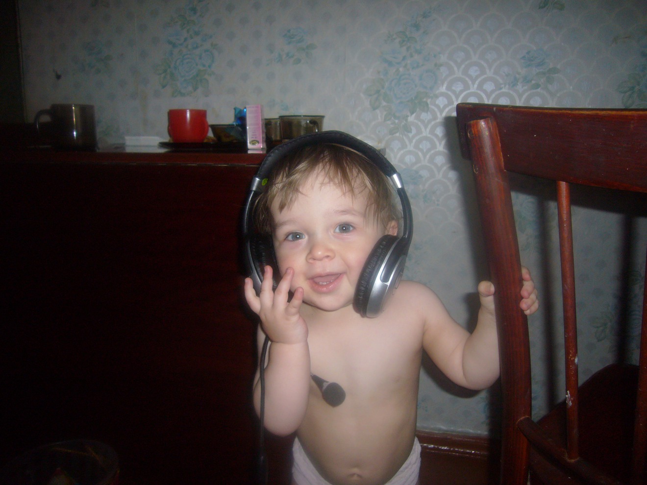 А Данечка предпочитает компьютер! Прислала Людмила Гизятова.