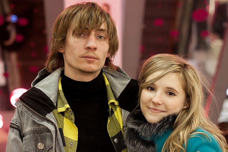 Кристина и Илья, хорошие друзья. Кристина надеется, что накануне 14 февраля встретит очаровательного незнакомца, который предложит ей руку и сердце. Илья мечтает на праздник полететь в космос