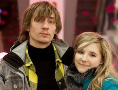 Кристина и Илья, хорошие друзья. Кристина надеется, что накануне 14 февраля встретит очаровательного незнакомца, который предложит ей руку и сердце. Илья мечтает на праздник полететь в космос