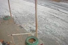 Наледь во дворе. Фото пресс-службы прокуратуры Иркутской области