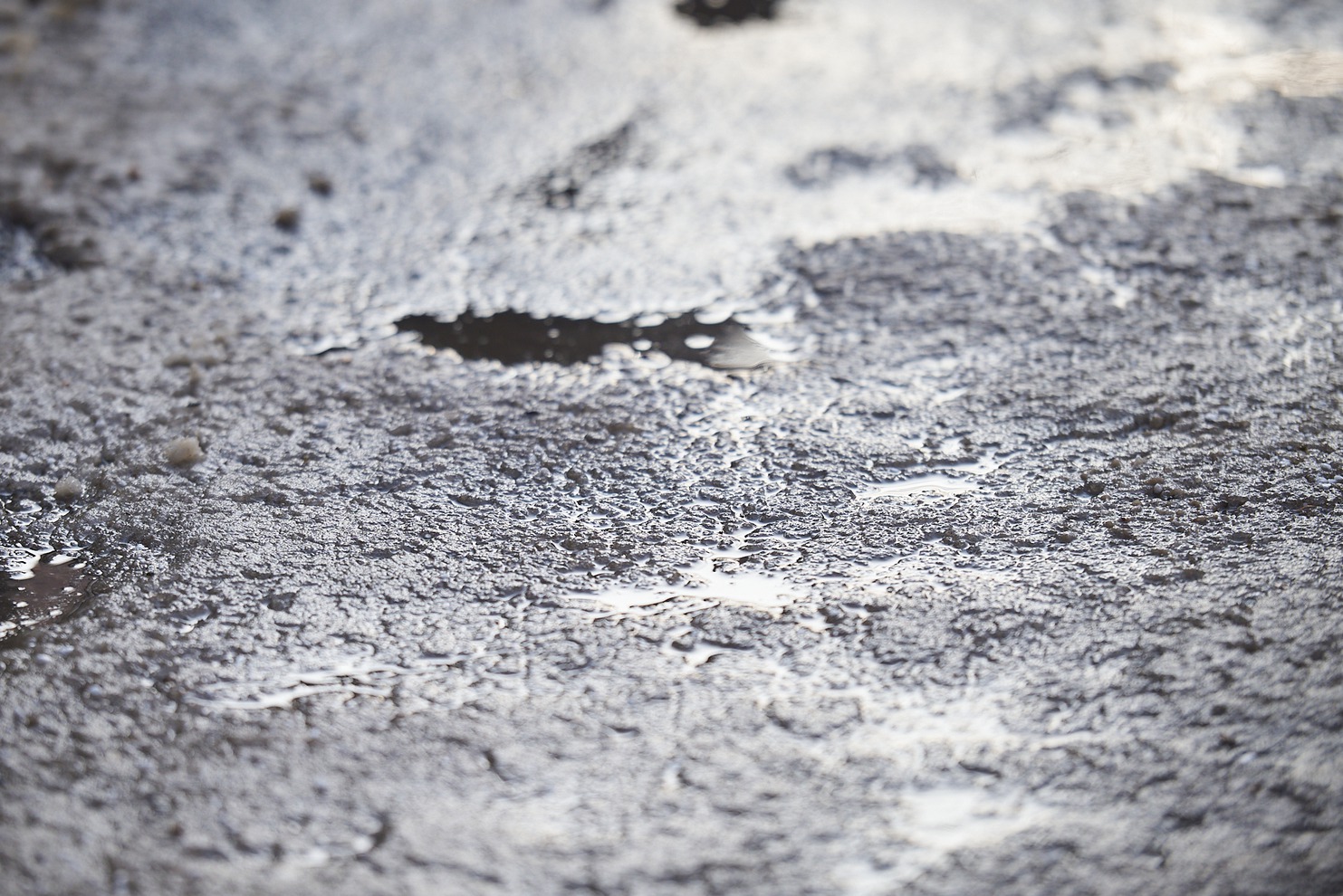 Уже через 20 минут работы уборщика территорий тротуар безопасен для пешеходов