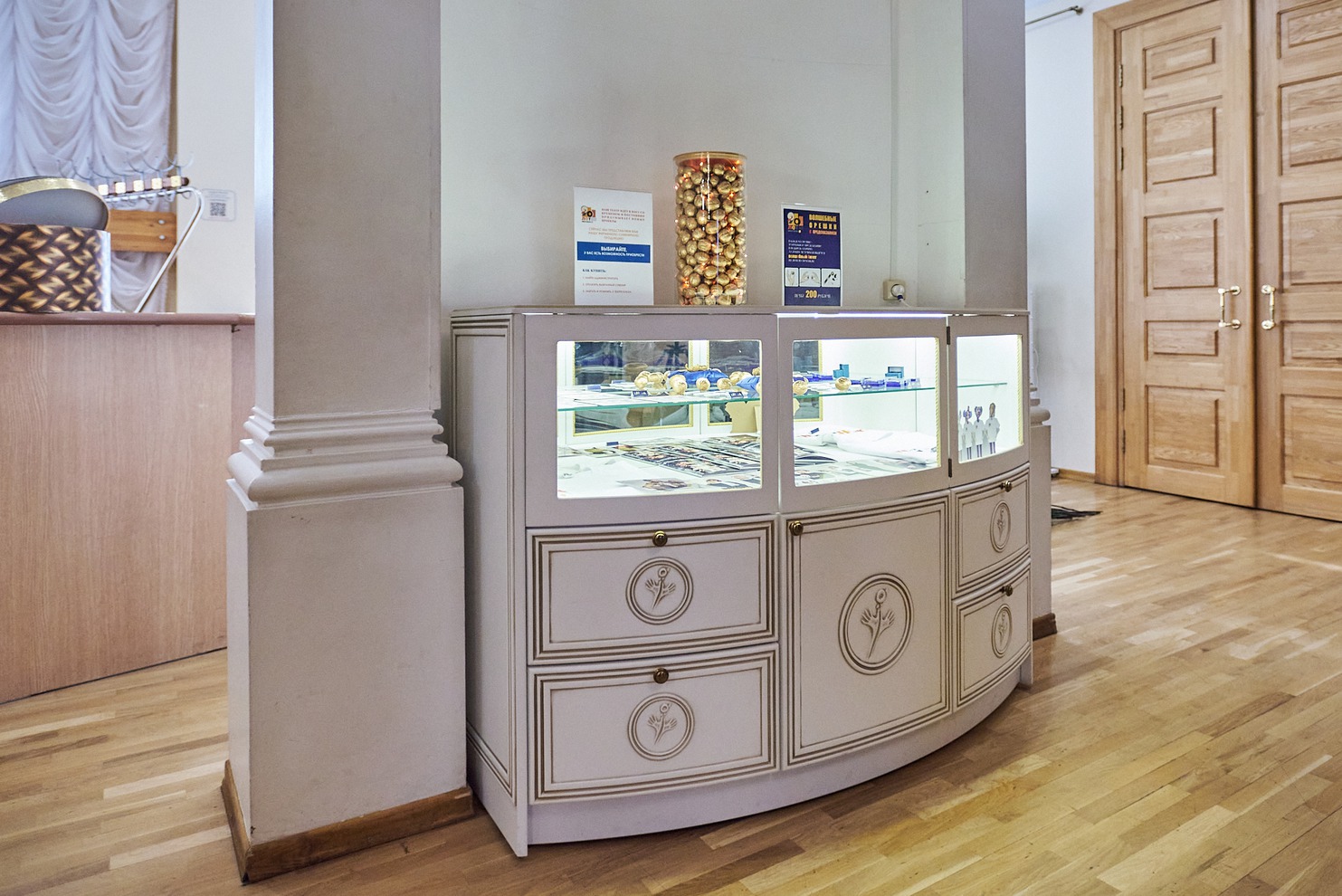 Любые элементы декора сочетаются с ковровыми покрытиями