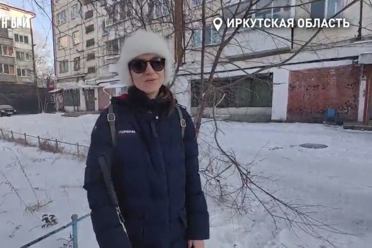 Иркутянка, которую попросили покинуть кинотеатр. Скриншот видео из телеграм-канала ОНФ по региону