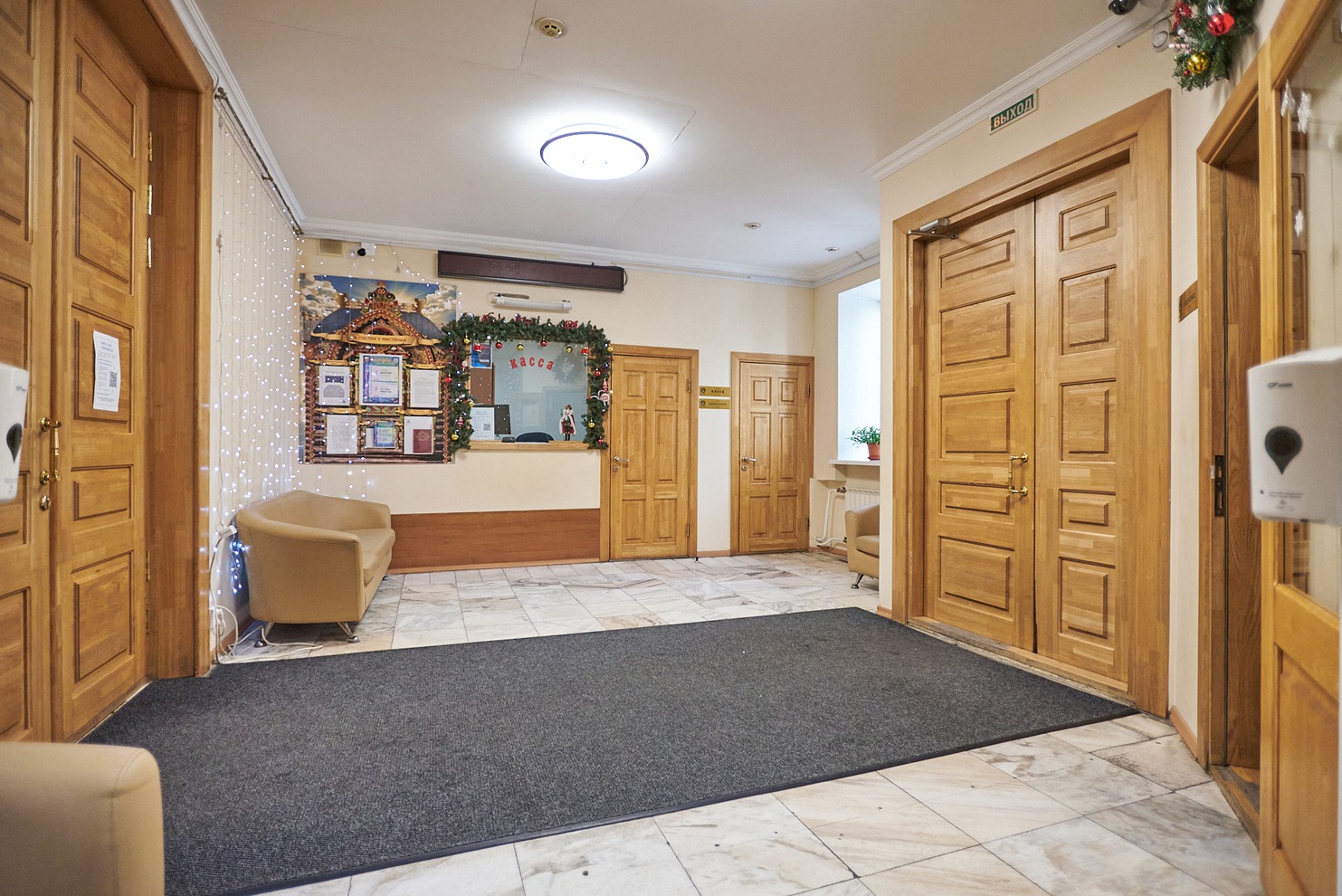 Влаговпитывающие ковры отлично встраиваются в дизайн и интерьер любого пространства