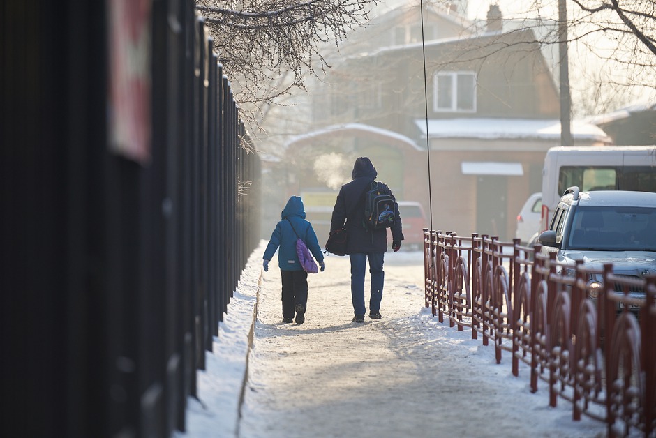 Согласно ГОСТу, максимальный срок устранения скользкости на дорогах составляет 12 часов