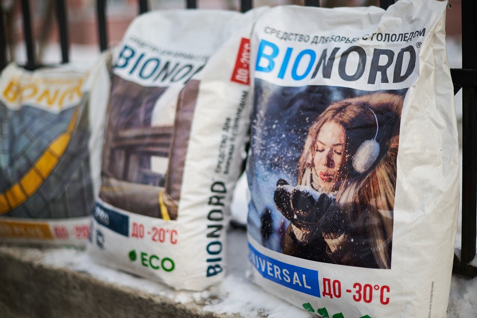 Широкий ассортимент противогололедных материалов в наличии представлен в компании «Водолов»