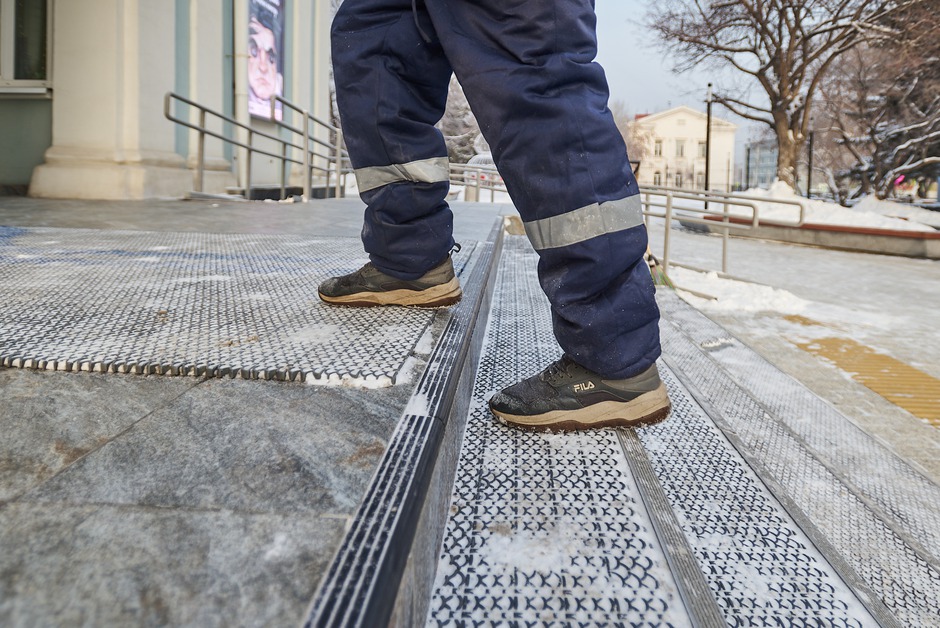 Грязезащитные покрытия всегда есть в наличии в компании «Водолов»