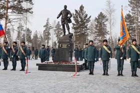 Памятник Евгению Зиничеву в Тулуне. Фото пресс-службы правительства Иркутской области