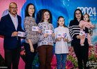 Семья с сертификатами на жилье. Фото с сайта правительства Иркутской области