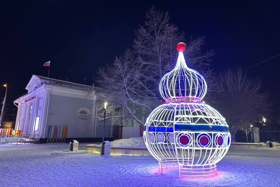 Световые арт-объекты у театра «Аистенок». Фото пресс-службы администрации Иркутска