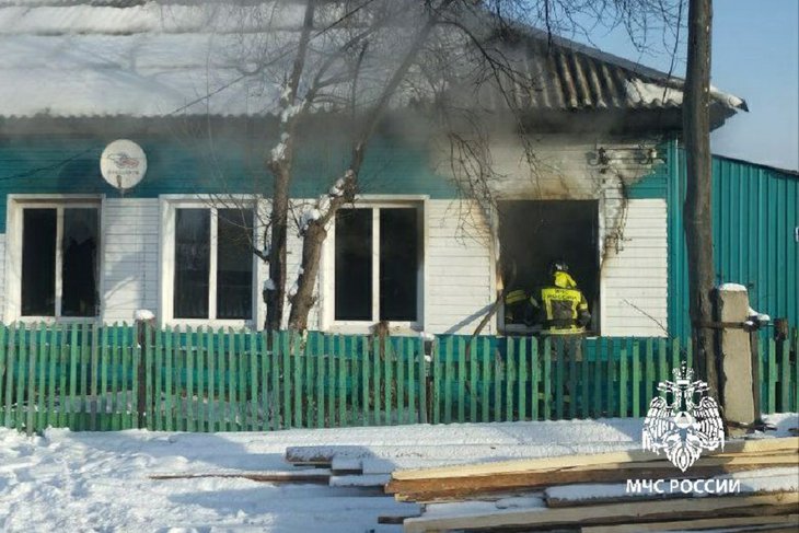 Пожар в доме в Зиме. Фото пресс-службы ГУ МЧС России по Иркутской области