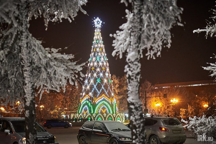 Елка в сквере Кирова. Фото Маргариты Романовой, IRK.ru